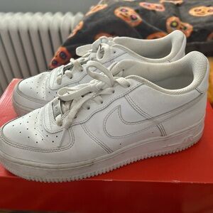 White Nike Air Force 1 trainers